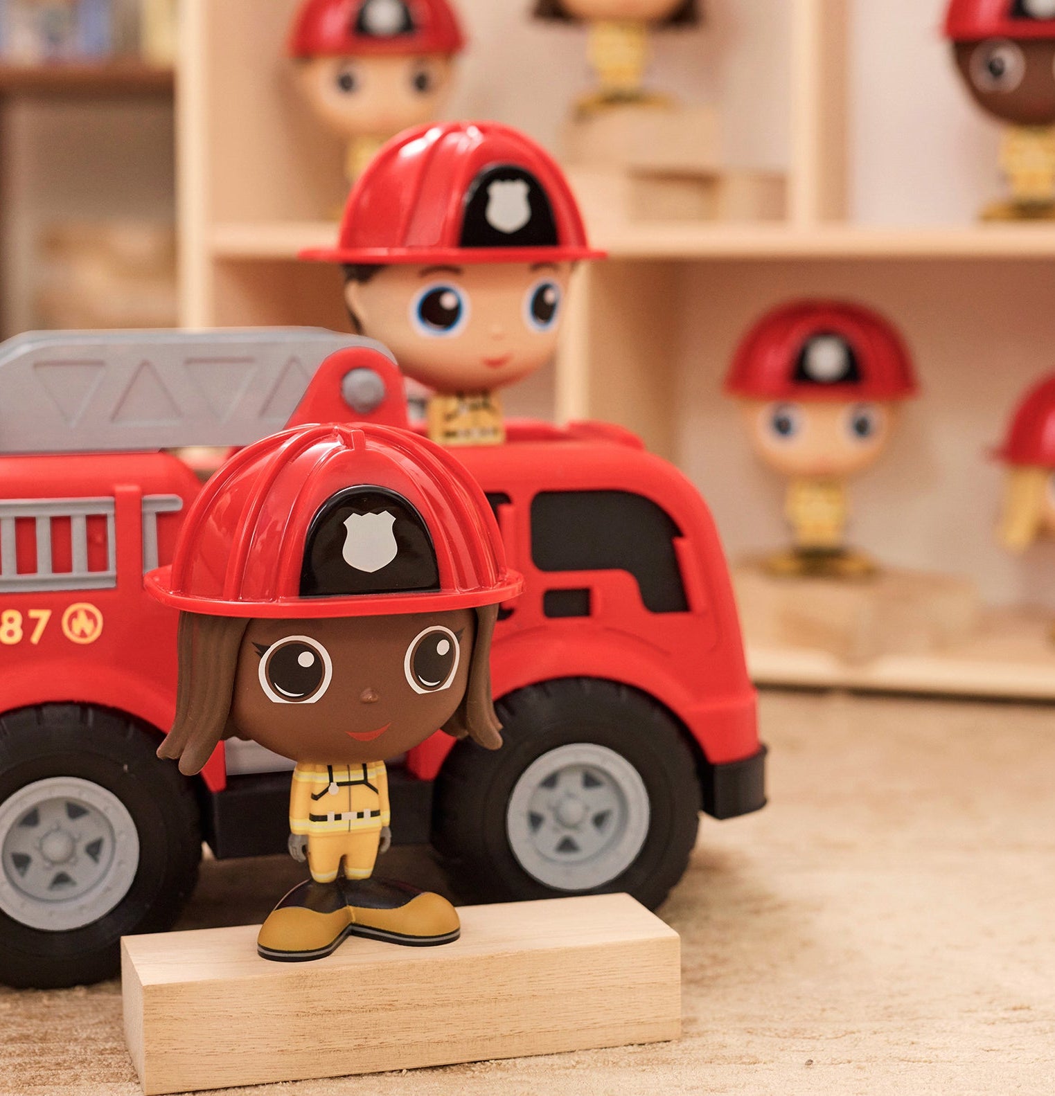 Camion de pompier et figurines de pompier Mady - jouet Flek conçu au Québec