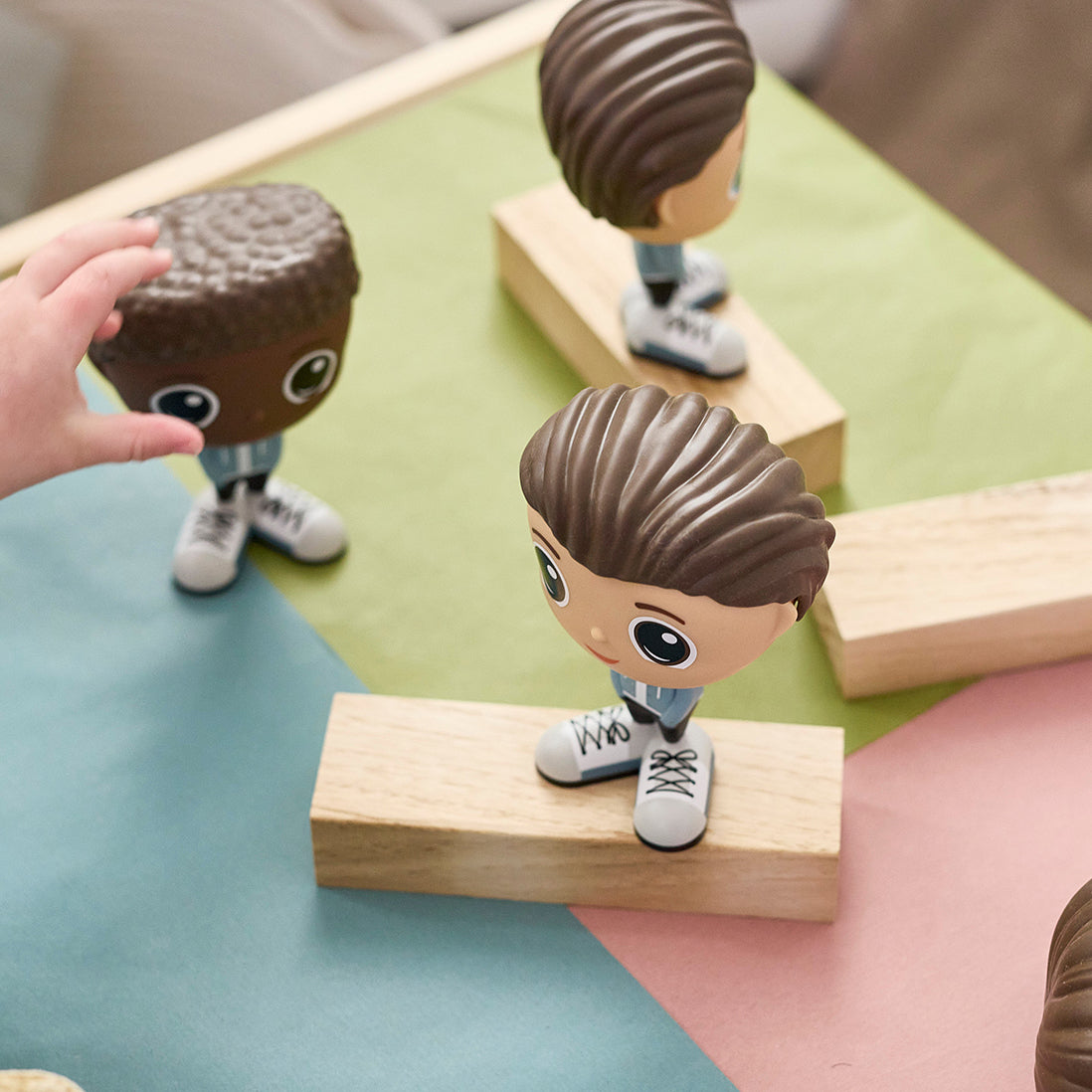 Figurine à la ville Alex et Billy - jouet Flek conçu au Québec